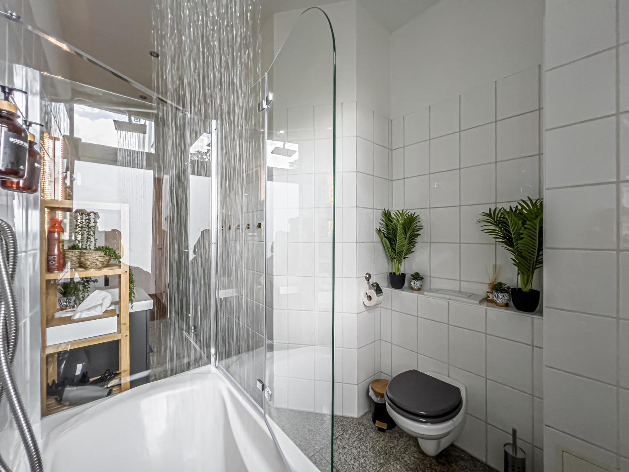 Grosse 3 Schlafzimmer Unterkunft Mit Kueche, Bad, Waschmaschine & Balkon Am Zoo Leipzig Exterior foto