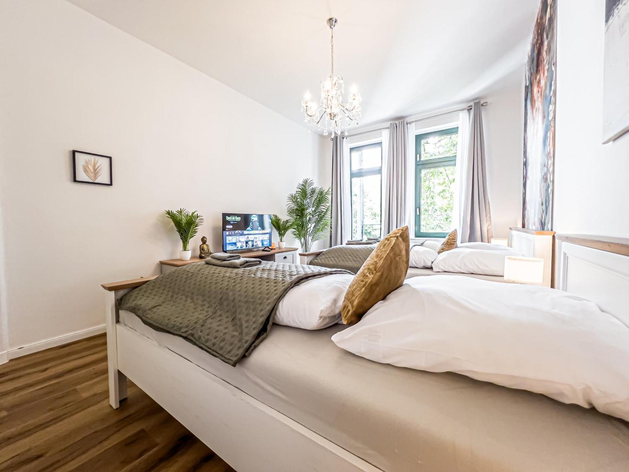Grosse 3 Schlafzimmer Unterkunft Mit Kueche, Bad, Waschmaschine & Balkon Am Zoo Leipzig Exterior foto