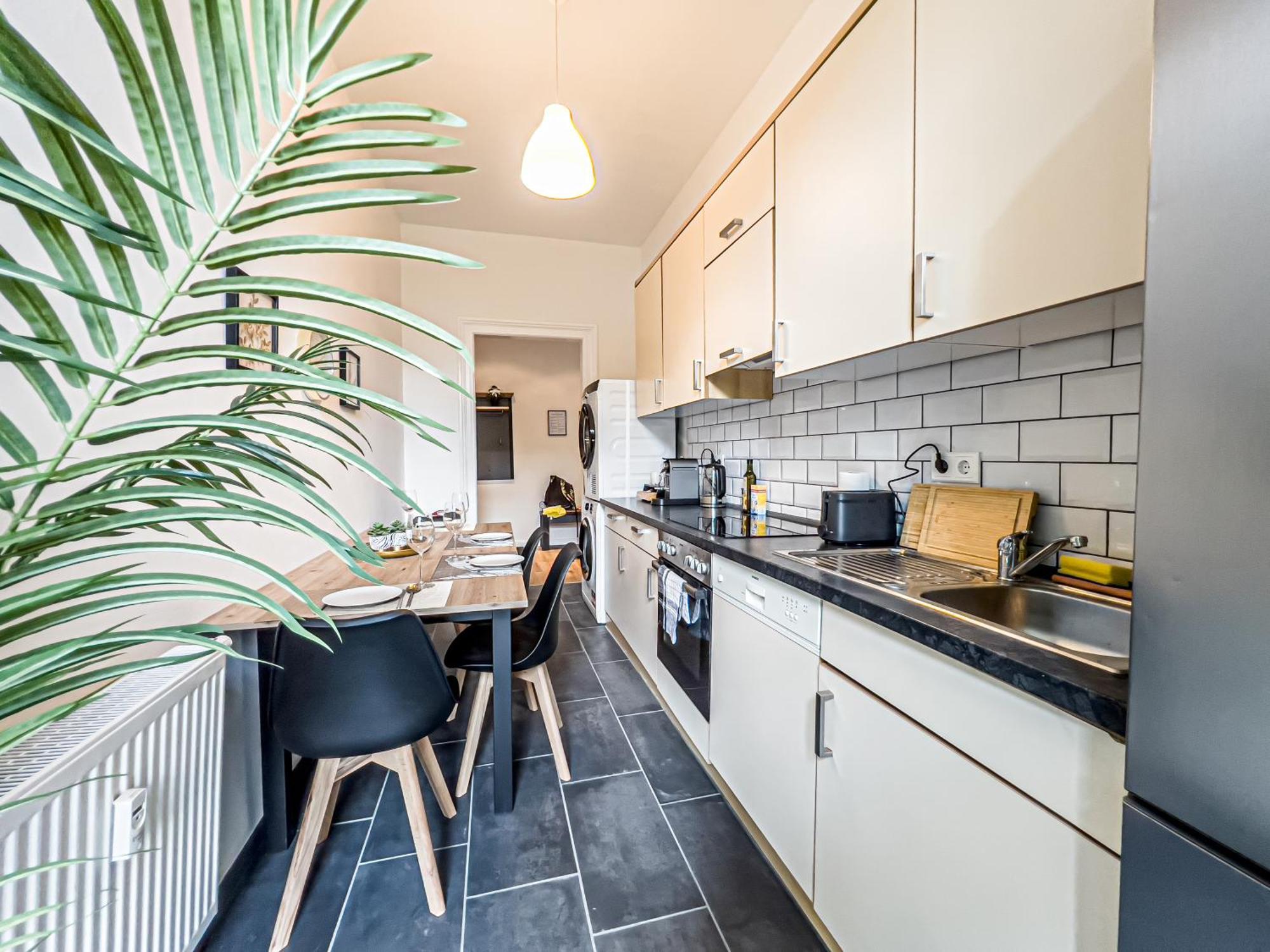 Grosse 3 Schlafzimmer Unterkunft Mit Kueche, Bad, Waschmaschine & Balkon Am Zoo Leipzig Exterior foto