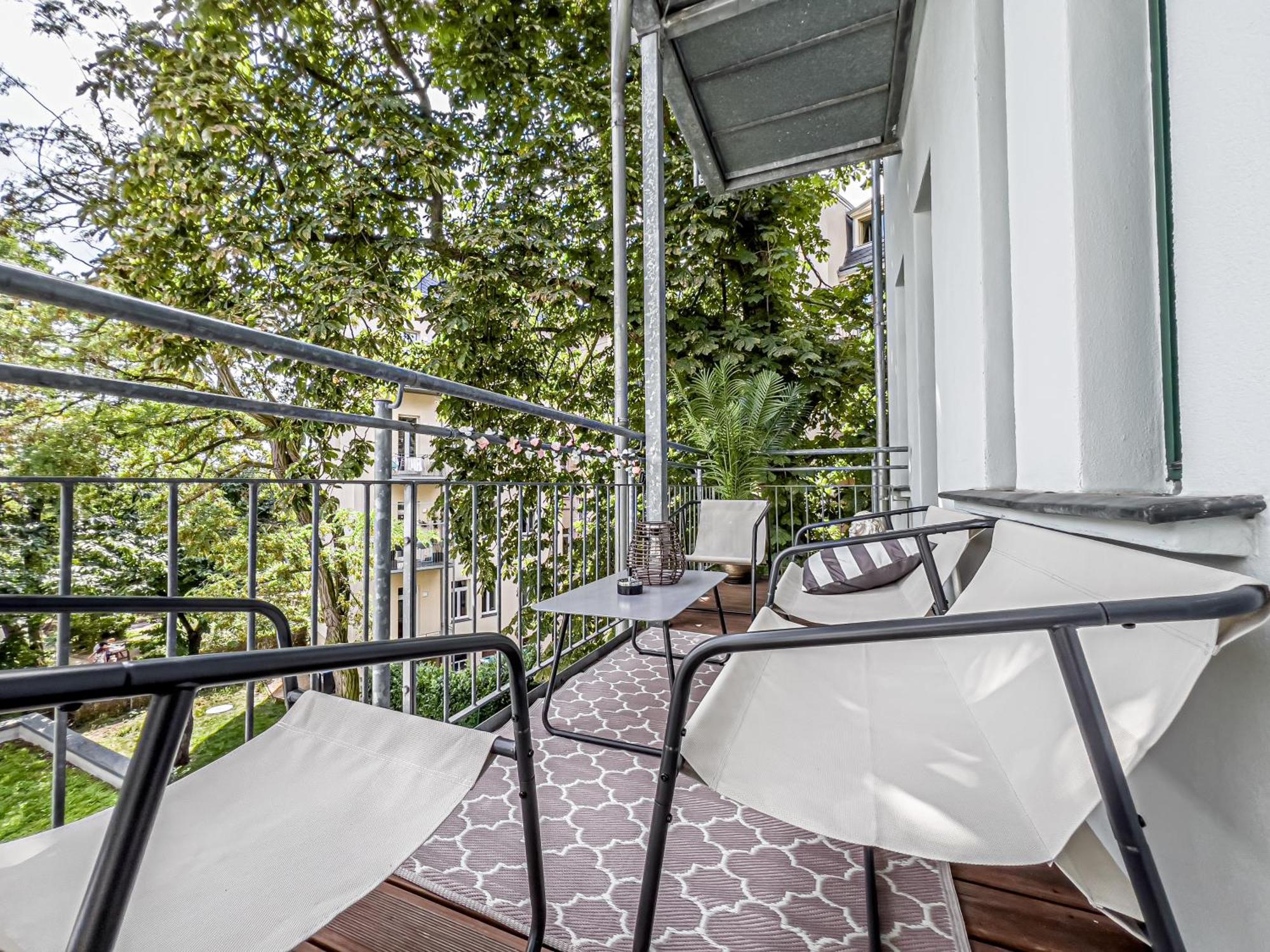 Grosse 3 Schlafzimmer Unterkunft Mit Kueche, Bad, Waschmaschine & Balkon Am Zoo Leipzig Exterior foto