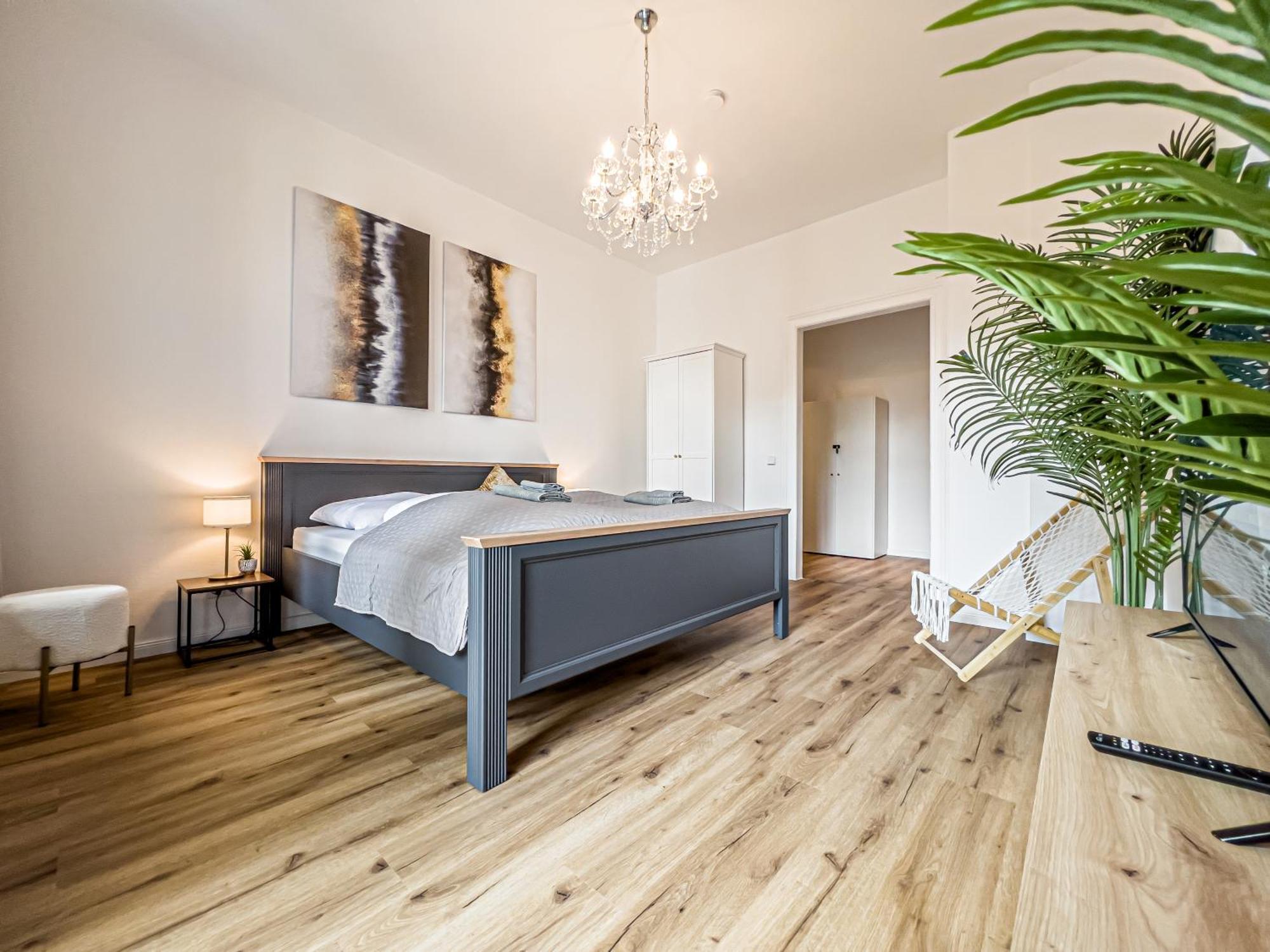 Grosse 3 Schlafzimmer Unterkunft Mit Kueche, Bad, Waschmaschine & Balkon Am Zoo Leipzig Exterior foto