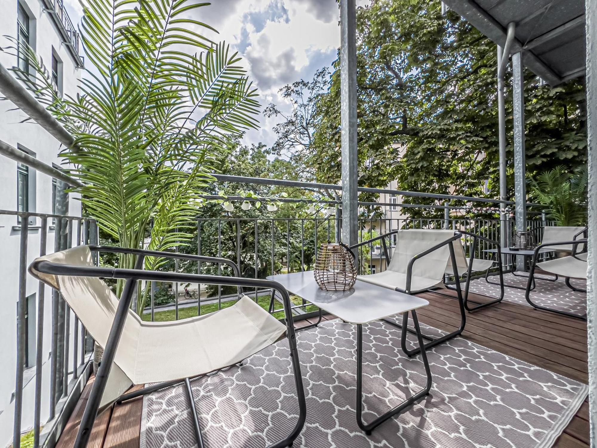 Grosse 3 Schlafzimmer Unterkunft Mit Kueche, Bad, Waschmaschine & Balkon Am Zoo Leipzig Exterior foto