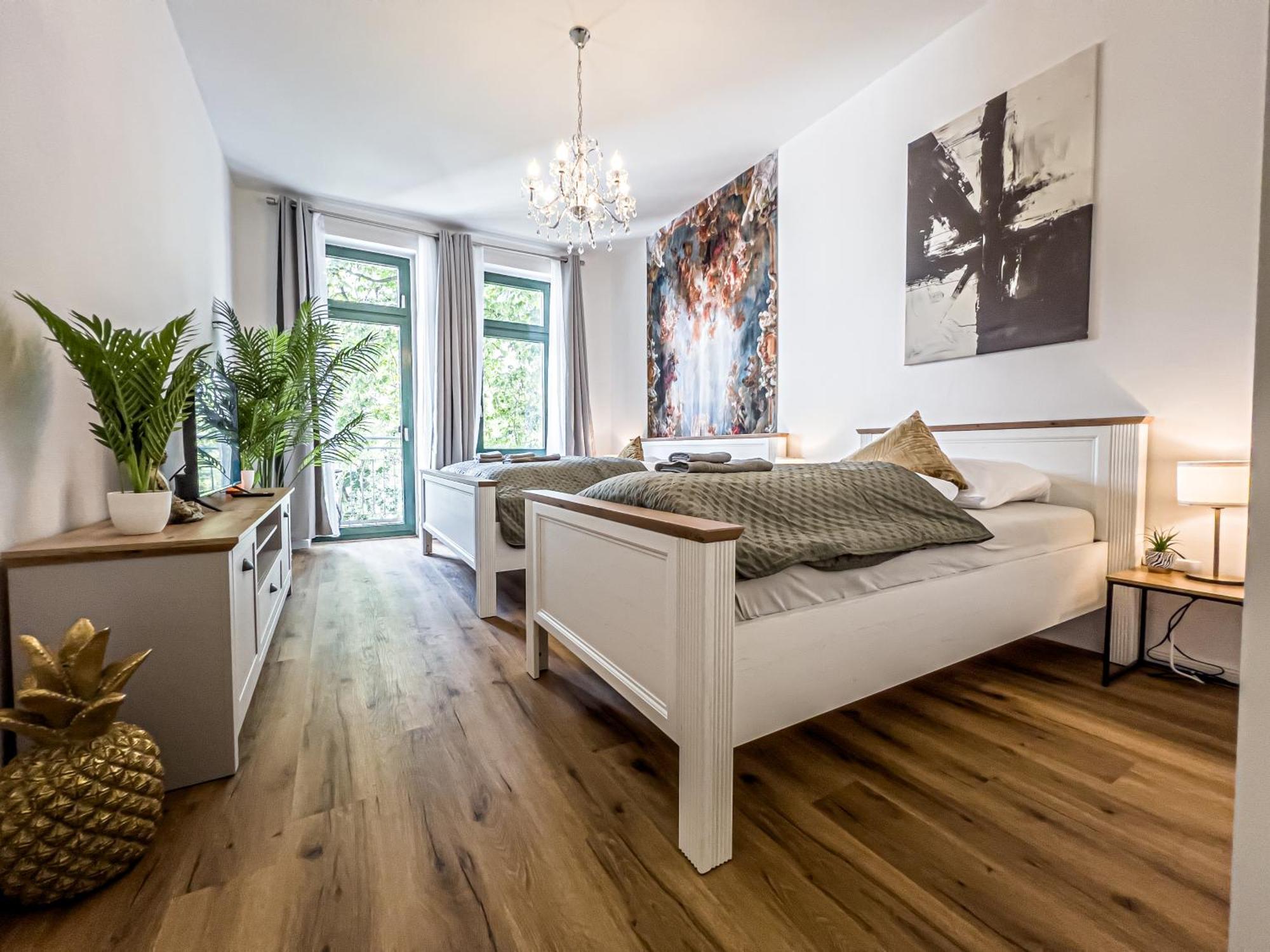 Grosse 3 Schlafzimmer Unterkunft Mit Kueche, Bad, Waschmaschine & Balkon Am Zoo Leipzig Exterior foto